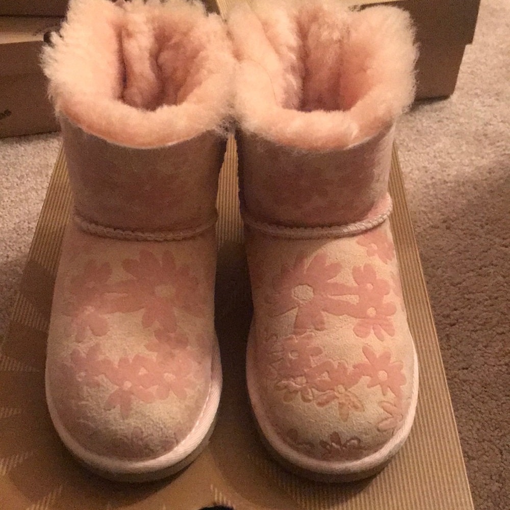 UGG